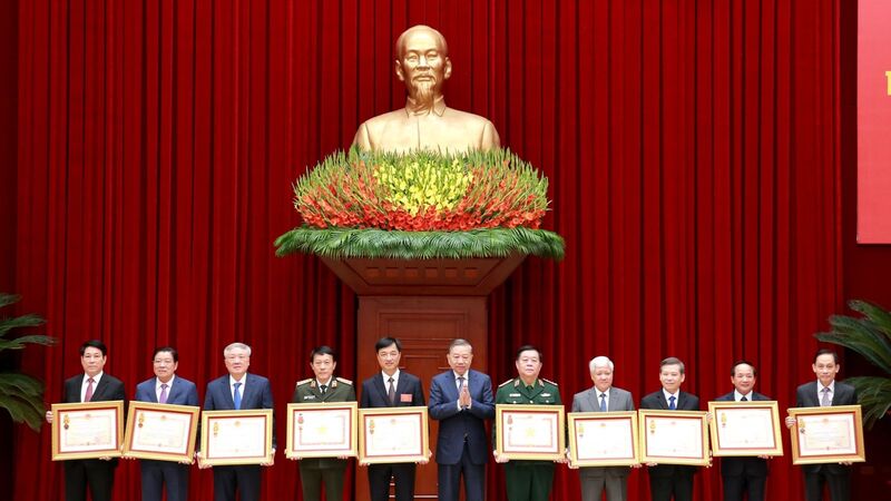 Bài học “Kiên trì - Quyết tâm - Đồng thuận - Toàn diện - Đột phá” trong công tác phòng, chống tham nhũng, lãng phí, tiêu cực_12/12/2025