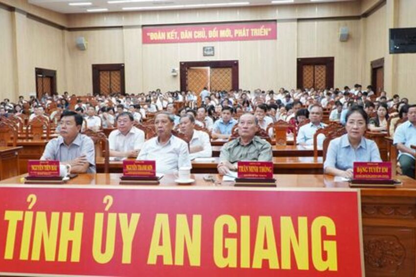 Hơn 1,2 triệu đại biểu tiếp thu 4 nghị quyết quan trọng của Bộ Chính trị 