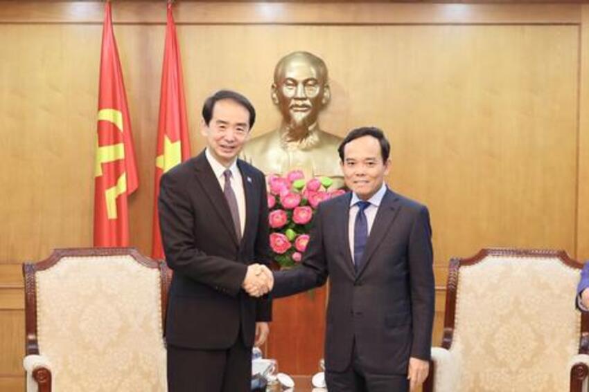 Trưởng Ban Chính sách, chiến lược Trung ương Trần Lưu Quang tiếp Đại sứ Trung Quốc tại Việt Nam
