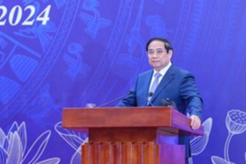 Học sinh, sinh viên làm trung tâm, chủ thể; thầy cô giáo là động lực; nhà trường làm bệ đỡ; gia đình là điểm tựa; xã hội là nền tảng*