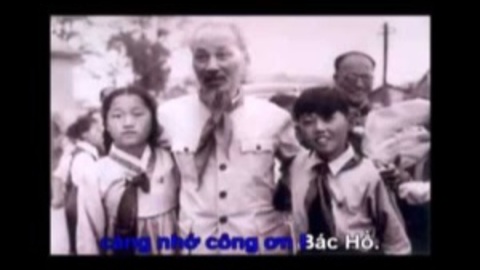 Em nhớ ơn Bác Hồ