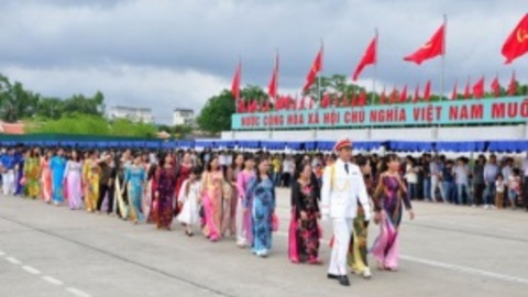 Vào Lăng viếng Bác