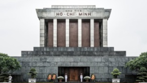 Nhìn lăng em nhớ Bác Hồ