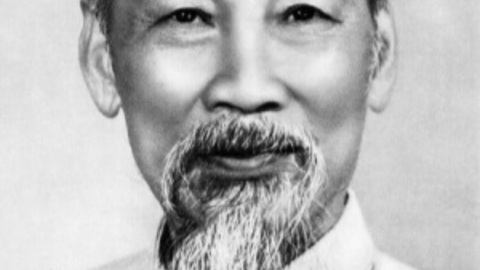 Nhà mẹ có ảnh Bác Hồ