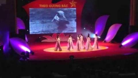 Đôi dép Bác Hồ
