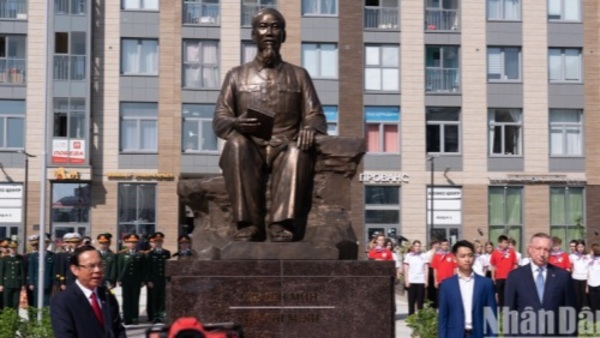 Khánh thành tượng Chủ tịch Hồ Chí Minh tại Saint Petersburg của Nga