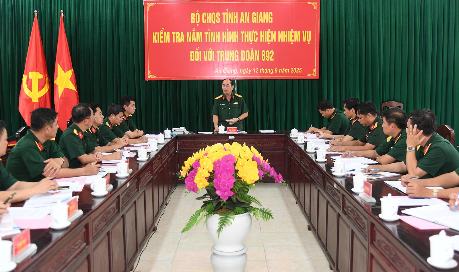 Chỉ huy trưởng Bộ Chỉ huy Quân sự tỉnh An Giang kiểm tra các đơn vị trên tuyến biên giới