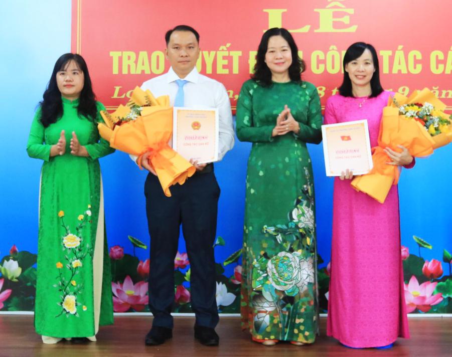 Trao quyết định điều động bổ nhiệm và giao quyền cho 2 cán bộ