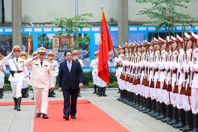 80 NĂM CÔNG AN NHÂN DÂN VIỆT NAM - VỚI SỰ NGHIỆP XÂY DỰNG VÀ PHÁT TRIỂN KINH TẾ -  XÃ HỘI CỦA ĐẤT NƯỚC- Ảnh 2.