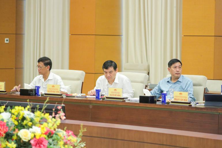 4-cac-dai-bieu-du-2.jpg